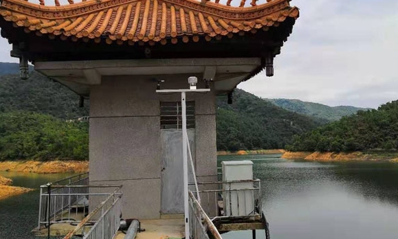 云南曲靖市水庫(kù)氣象水質(zhì)環(huán)境綜合監(jiān)測(cè)系統(tǒng)